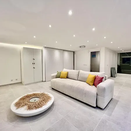 Deluxe With Pool By Homing 别墅 *